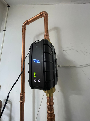 Water monitoring device allows home owner to track and monitor or stop leaks